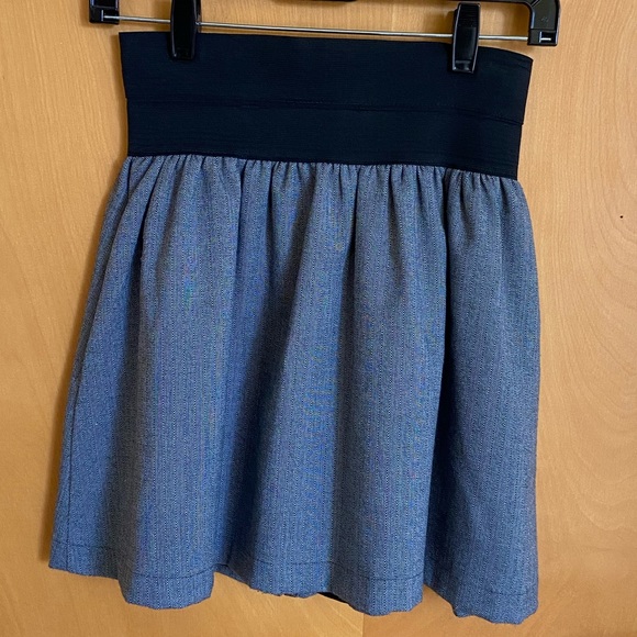 Gray zippered front mini skirt - Picture 2 of 2